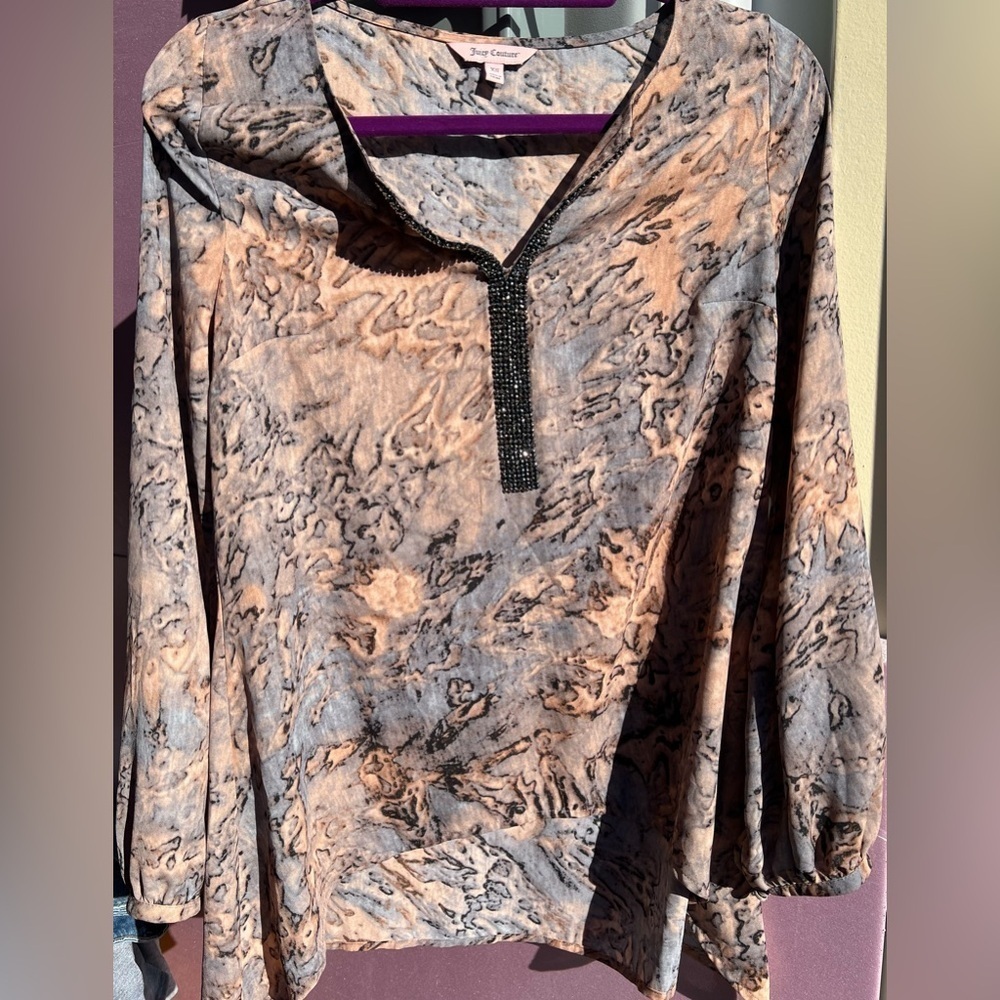 Juicy Couture women’s V neck with Sparkle Long Sleeve Sheer blouse Sz XS